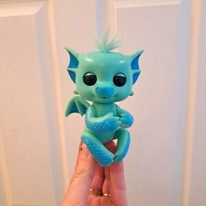 Fingerlings Light Blue WeeWee Interactive Glitter Dragon Toy
